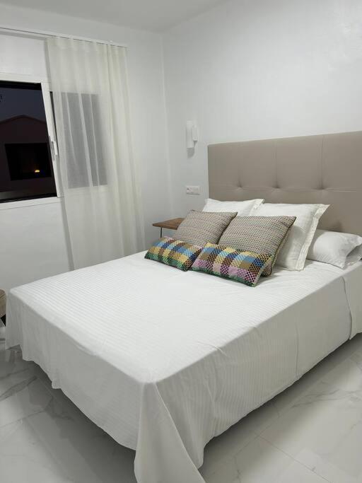 Moderno Apartamento Cerca Al Mar ติอาส ภายนอก รูปภาพ